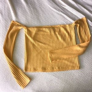 Kendall & kylie off shoulder crop top